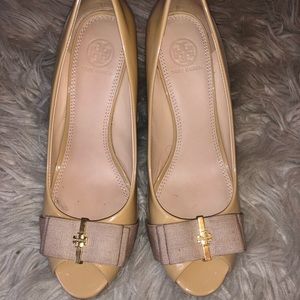 Tory Burch Beige Leather Wedge Heel Size 8 Euro 38